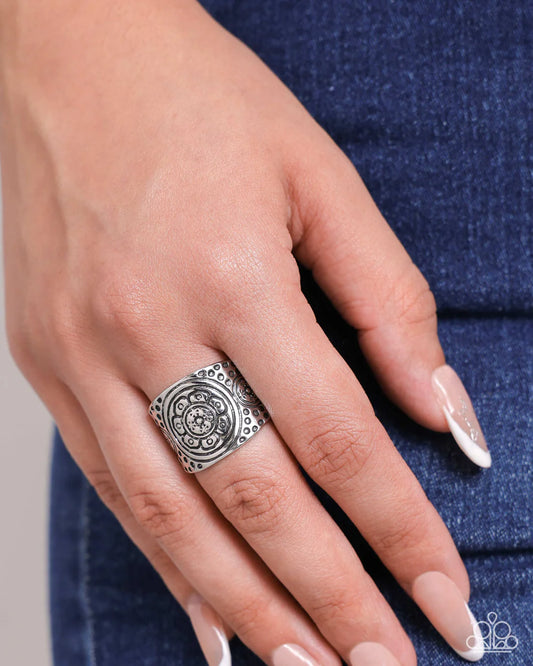 Elegant Engravement - Silver ♥ Ring