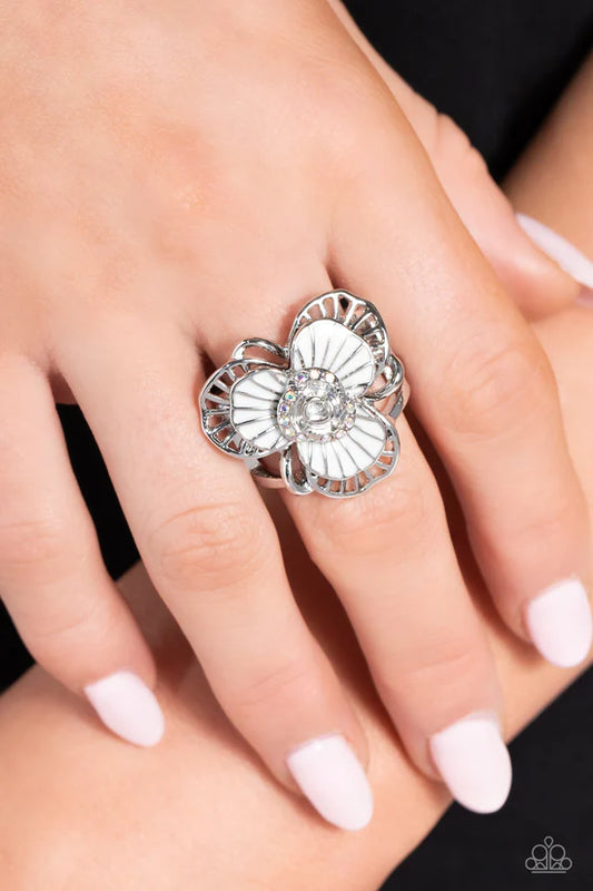 Tropical Trillium - White ♥ Ring