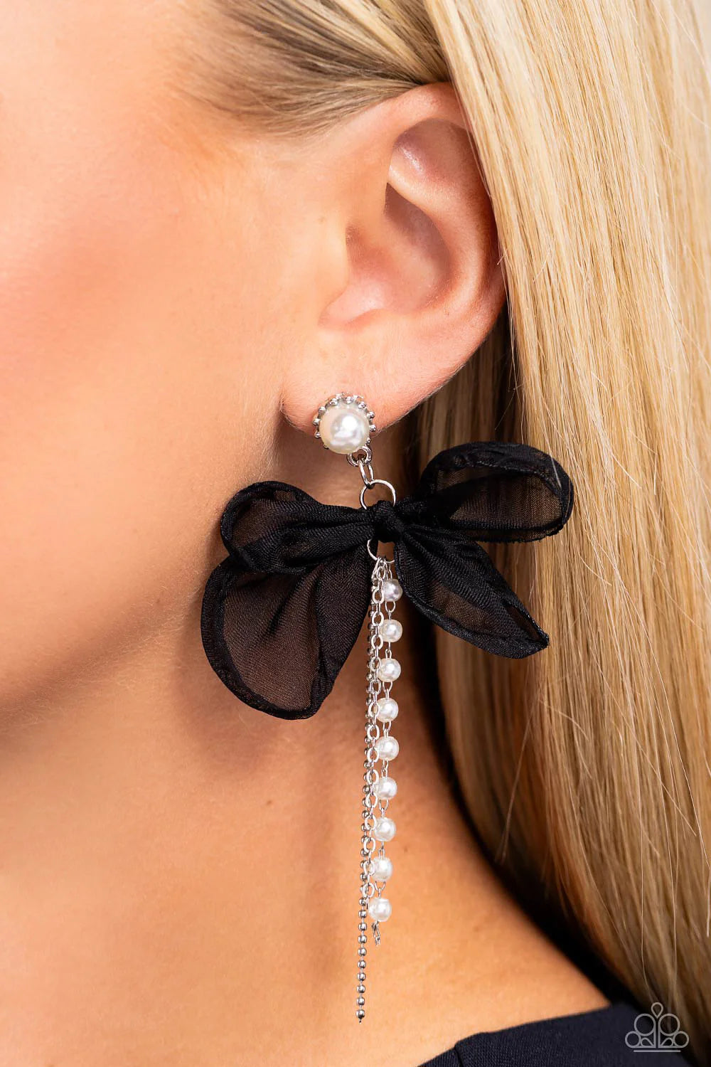 ♥ High-Class Heiress - Black ♥ Post Earrings